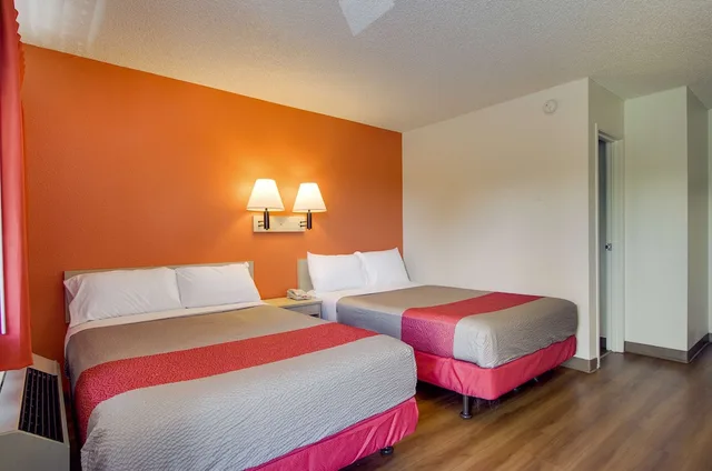 Standard, 2 Double Beds, Smoking, Accessible, Motel6 Tacoma, WA - Fife 3/6
