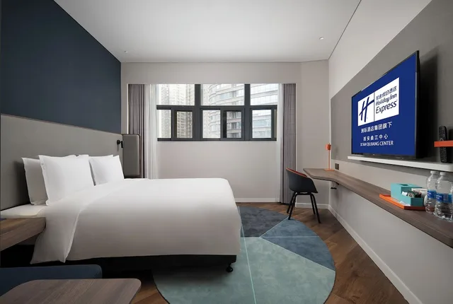 Standard, King Bed, Extra Floor Space, Holiday Inn Express Xi'an Qujiang Center 1/3