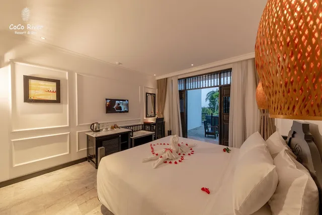 غرفة ديلوكس بسرير كينج بإطلالة على النهر، Hoi An Coco River Resort Spa 2/9