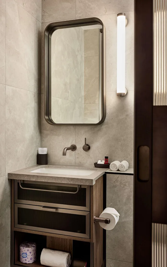 غرفة صغيرة بسرير كوين، Aiden by Best Western Darling Harbour 6/8