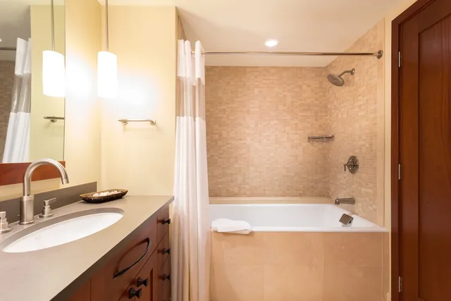 شقة ديلوكس بسرير كينج وسريرين منفصلين وسرير كوين بـ3 غرف نوم، The Beach Villas at Ko Olina by Real Select Vacations 8/10