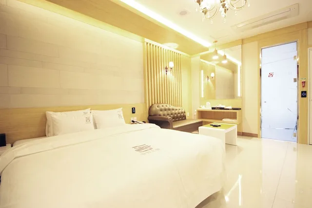 غرفة بريميوم بسرير مزدوج، Dom Hotel 1/4