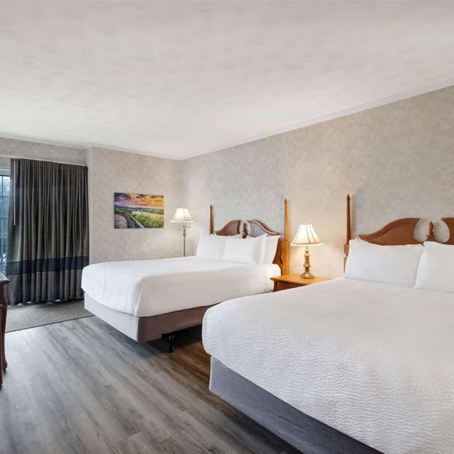 غرفة بسرير كينج وسريرين كوين في طابق مرتفع، Days Inn by Wyndham Edmundston 3/9