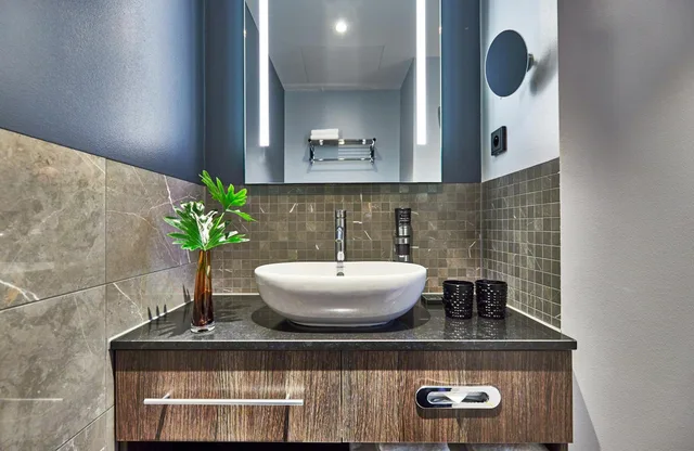 Space, Queen Bed، Nyx Hotel Warsaw By Leonardo Hotels 9/9