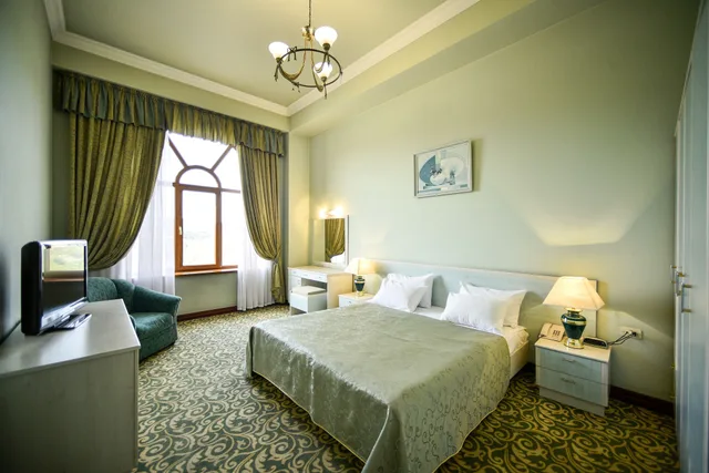 غرفة قياسية بسرير كوين، METROPOL HOTEL 4/8