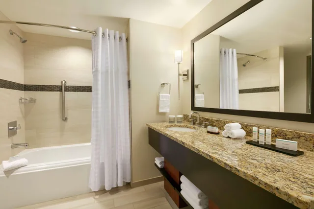 جناح بريميوم بسريرين كوين بغرفتين، Embassy Suites Chattanooga / Hamilton Place 5/6