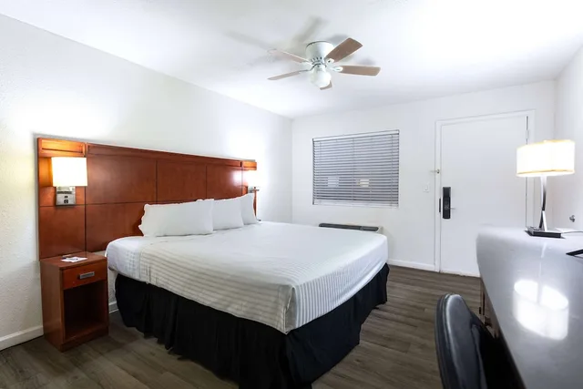 غرفة بسرير كينج، Travelodge by Wyndham Parker 5/7