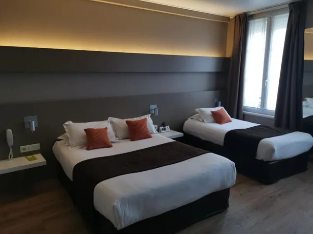 1 Bedroom, Triple, 1 Double and 1 Single Bed, Hotel Le Renard 3/10