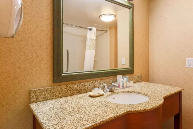 استوديو، Hampton Inn & Suites Poughkeepsie 2/2