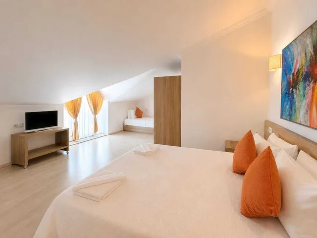 2 Bedrooms, Panoramic, Apartment, 1 Queen and 1 Single Bed, Sea View, Sofa, Attic، Aria Doria Otel 4/9
