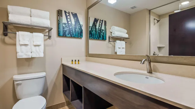 غرفة، Best Western Plus Centralia Hotel & Suites 7/10