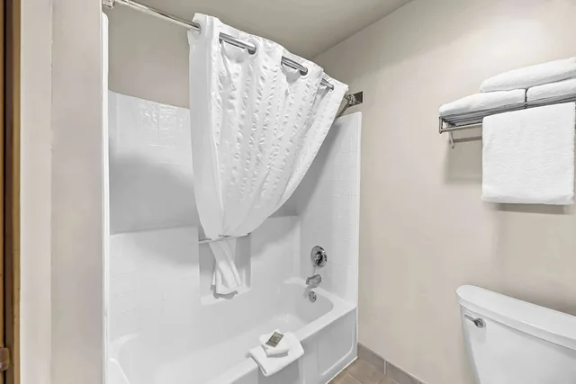 غرفة قياسية بسريرين كوين، Best Western Inn At The Rogue 2/2