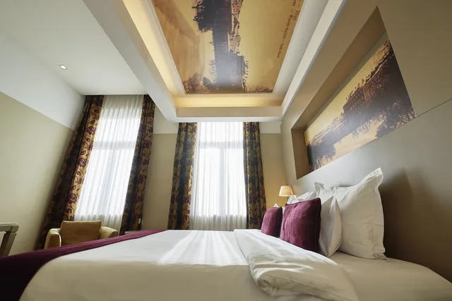 غرفة قياسية بسرير مزدوج، Opera Hotel 1/10