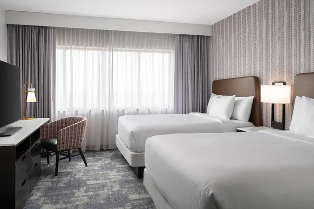 جناح بسرير كينج وسريرين مزدوجين بغرفتي نوم، Embassy Suites by Hilton Charlotte Concord Golf Resort & Spa 9/10