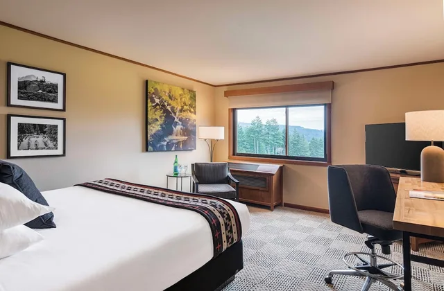 غرفة بريميير بسرير كينج، Skamania Lodge - Destination Hotels & Resorts 1/8