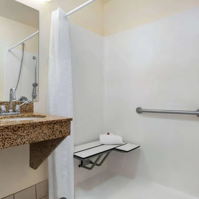 غرفة ديلوكس بسرير كوين لذوي الإعاقة، Travelodge by Wyndham North Platte 2/2
