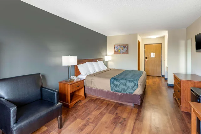 غرفة بسرير كينج، Econo Lodge Longmont East 6/10