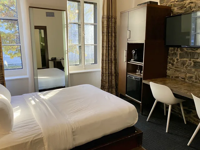 غرفة كلاسيكية بسرير كوين بإطلالة على المدينة، Hotel Sainte Anne 1/2