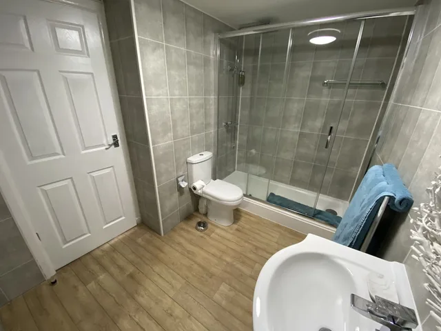 غرفة كلاسيكية بسرير كينج بإطلالة على الحديقة، Coach Guest House 5/5