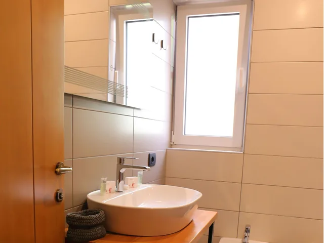 شقة بسرير كوين بشرفة بغرفة نوم واحدة مع أريكة، Hotel Oda 3/3