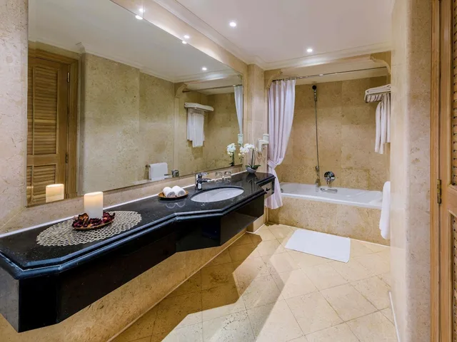 جناح رئاسي بسرير مزدوج، Movenpick Taba 2/2