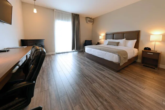 غرفة سوبيريور بسرير كينج بإطلالة على النهر، Hotel Le Petit Manoir Du Casino 2/7