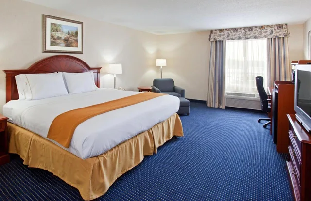 جناح لذوي الإعاقة، Holiday Inn Express Hotel & Suites Cleveland-Richfield 1/3