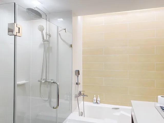 غرفة غراند ديلوكس بسرير مزدوج، Aster Hotel And Residence Pattaya 9/10