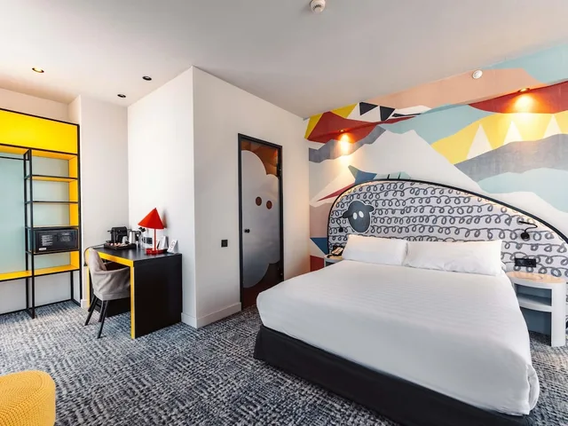 جناح بسرير مزدوج مع أريكة، Ibis Styles Tbilisi Center 2/10
