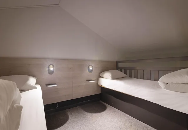غرفة رباعية بسرير مزدوج وسريرين منفصلين، B&B HOTEL Avignon 1 3/9
