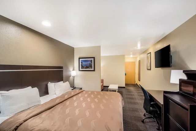 Suite, King Bed, Sofa, Quality Inn and Suites near NAS Fallon 1/3