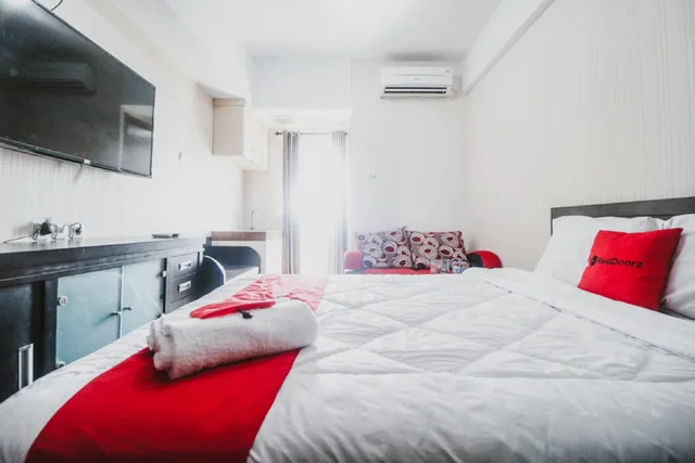 غرفة قياسية، RedDoorz Apartment @ Green Lake View Ciputat 2/4
