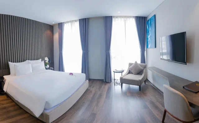 Deluxe, King Bed, Grand Ocean Luxury Boutique 4/4