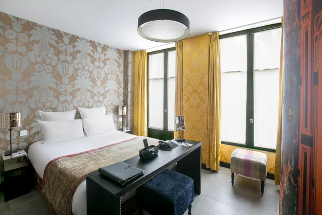 Classic, Queen Bed, Hotel Le Bellechasse Saint Germain 3/5