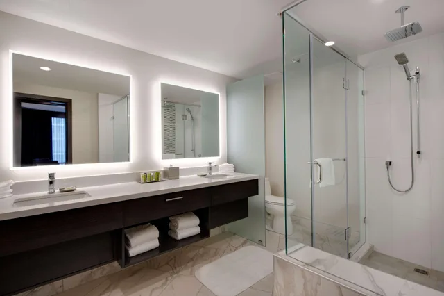 غرفة قياسية بسرير مزدوج، Hilton Vancouver Metrotown 1/1