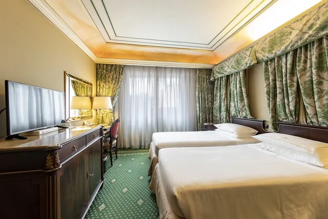 Classic, Queen Bed, River Chateau Hotel 1/6