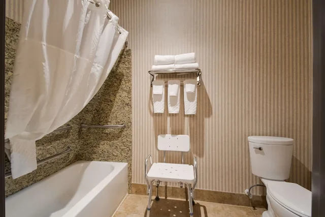 Standard, King Bed, Jetted Tub, Accessible, Best Western University Inn & Suites 5/6