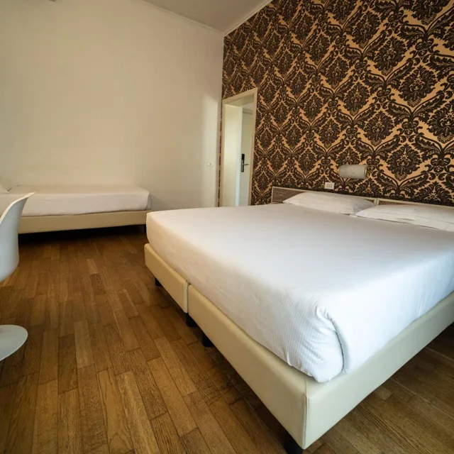 Room, Triple, Rosabianca 4/7