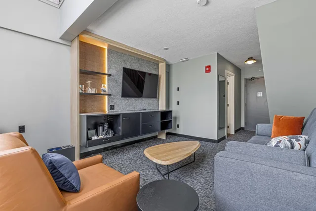 Loft, Suite, King Bed, Sofa، Everwild Canmore - Nordic Spa & Hotel 7/10