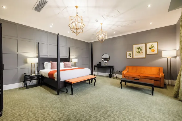 Castle, Resort, Executive, King Bed, Sofa، The Vale & Golf Club 5/10