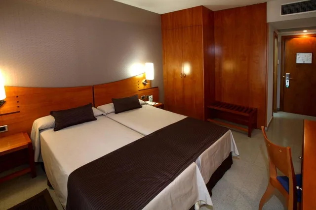 Room, Double Bed, Granollers Hotel 5/5