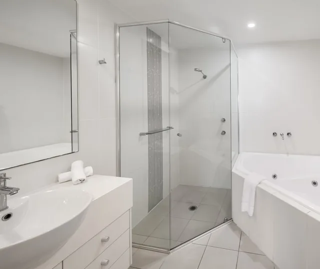 1 Bedroom, Lagoon, King Bed، Oaks Port Stephens Pacific Blue Resort 4/4