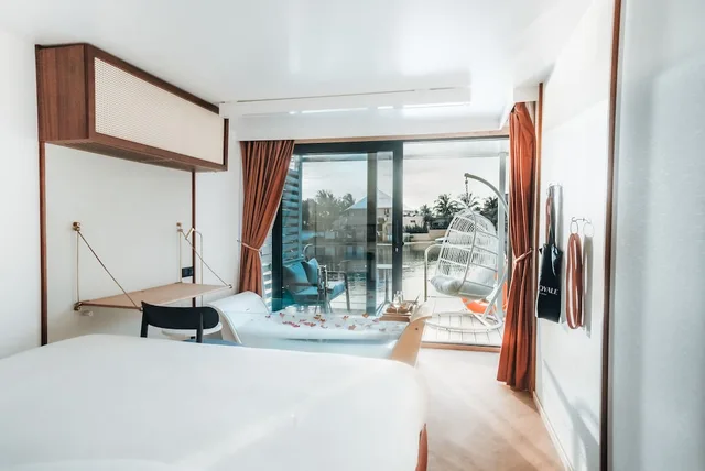 Crystal, King Bed, Ocean View, Hot Tub, Movenpick Resort Lamantin Saly 1/2