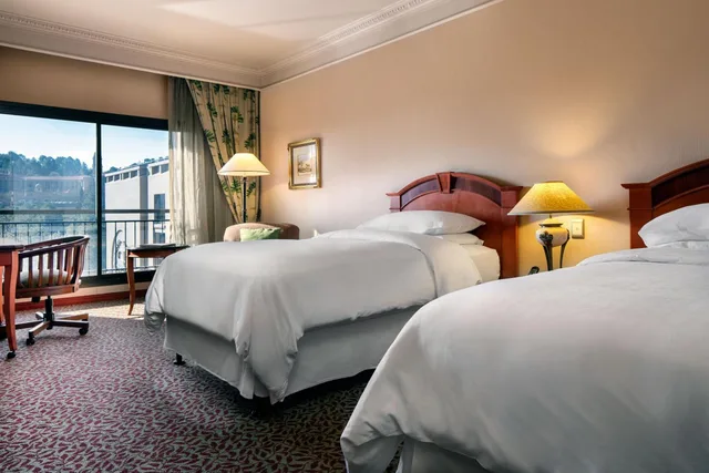 Guest Room, Twin Beds, Concierge Level، Sheraton Pretoria Hotel 2/6