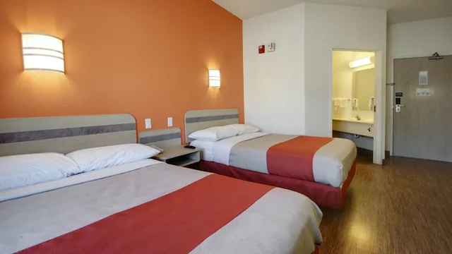 غرفة قياسية بسريرين مزدوجين، Motel6 Lehi, UT – Thanksgiving Point 2/3