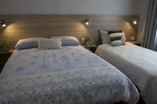 غرفة بسرير مزدوج بحمام خاص، Carnarvon Lodge Kirribilli, Sydney 4/10