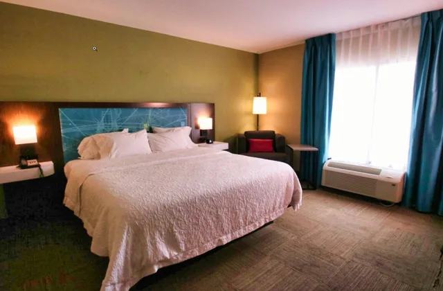 غرفة بسرير كينج، Hampton Inn & Suites Jacksonville - Beach Boulevard/Mayo Clinic Area 4/9