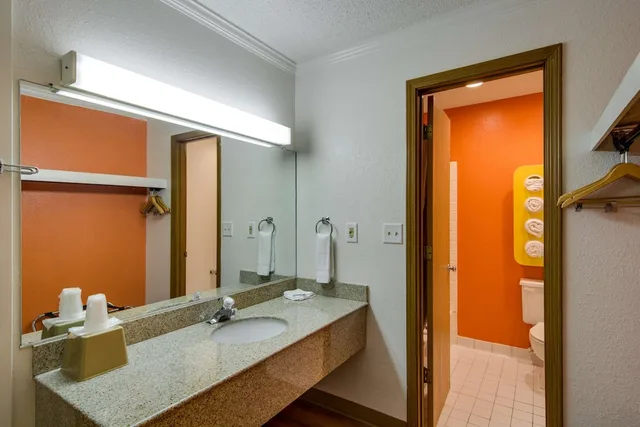 غرفة قياسية بسرير كينج، Motel6 Waukegan, IL 7/10