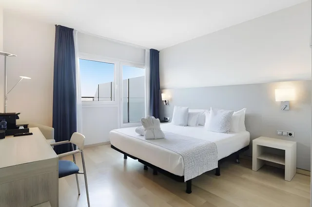غرفة بريفيليج بسرير كوين وسريرين منفصلين، Hotel Augusta Barcelona Valles 1/1