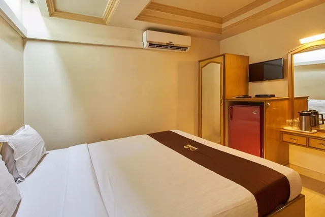 غرفة قياسية بسرير مزدوج، Swan Inn Hotel 1/3